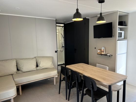 Mobile home for 6 people.